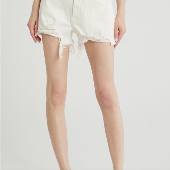 Good American Good ’90s Short Exposed Pocket Bags Distressed Denim White NEW - Picture 1 of 10